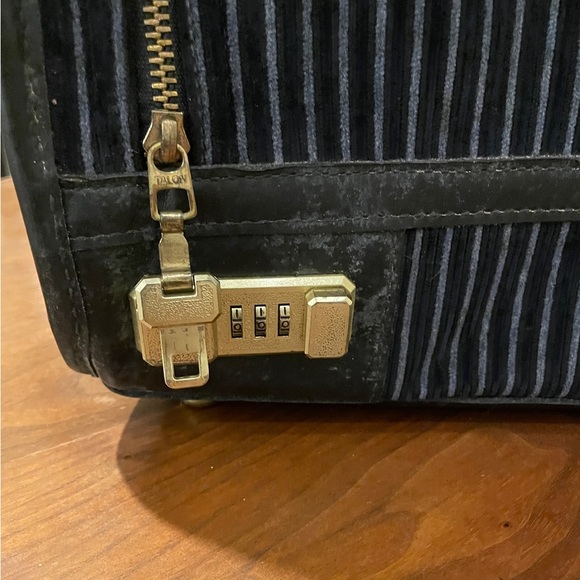 The French Company 1970s Vintage Luxury Luggage - Picture 4 of 16